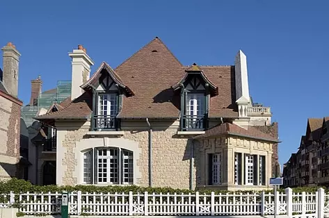 Family villa for rent in Normandy